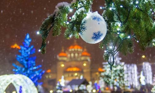 Mâine se aprind luminițele de sărbători la Mioveni