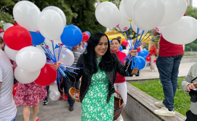 PSD Câmpulung - Cărți, bomboane și baloane pentru copii de toate vârstele!