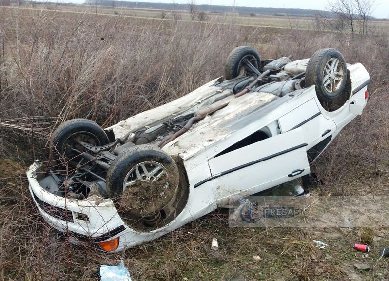 ACUM! Accident GRAV în Argeș! O mașină s-a RĂSTURNAT