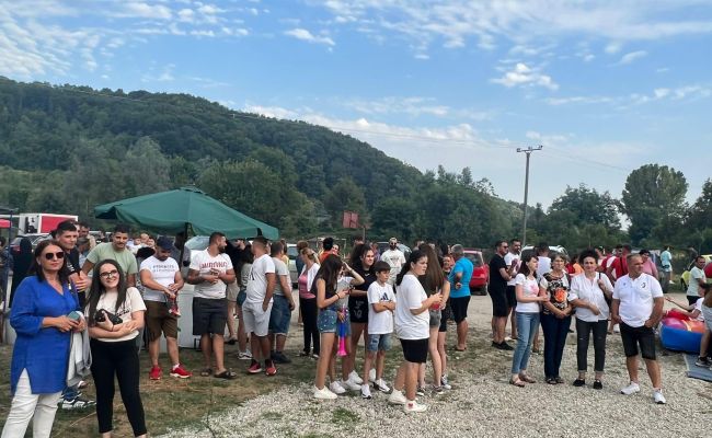 Social-democrații argeșeni, în mijlocul gospodarilor din Beleți-Negrești!