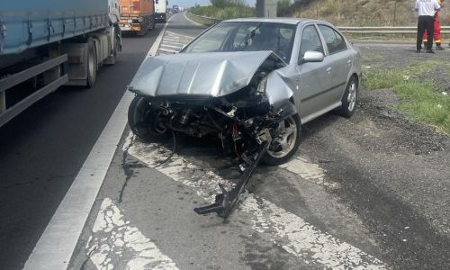 Accident între un camion și o mașină pe A1
