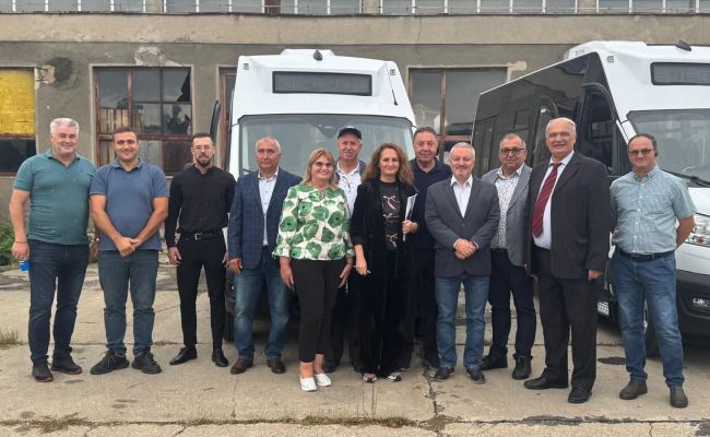 Ultimele microbuze electrice școlare, distribuite astăzi în județul Argeș