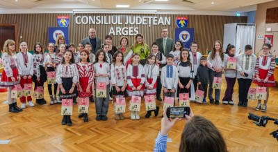 Colindele care au adus lumina Crăciunului la Consiliul Județean Argeș