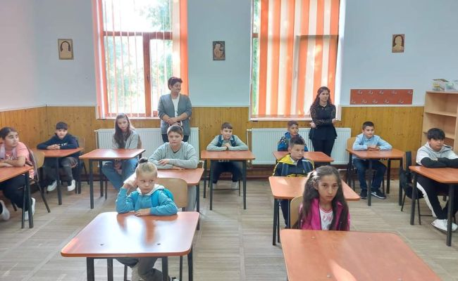 Bucurie la începerea noului an școlar în comuna Corbi