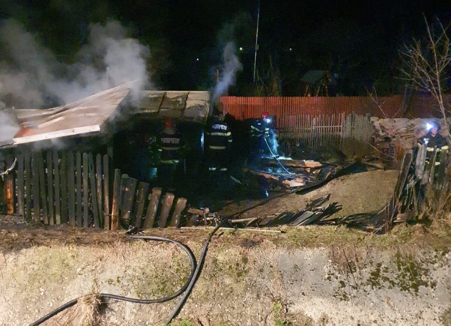 Incendiu în Argeș! Un bărbat a MURIT