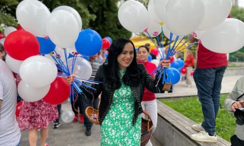 Simona Bucura Oprescu: "Zâmbete, culoare și voie bună la Câmpulung de 1 Iunie"