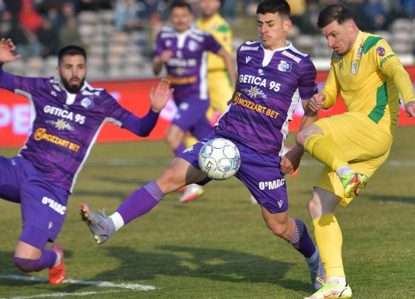 FC Argeş şi CS Mioveni, remiză dramatică!