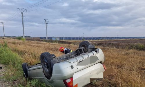 ACUM! Accident GRAV în Argeș! O mașină s-a RĂSTURNAT