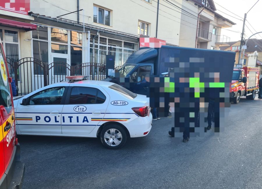 ACUM! Accident în Pitești! Un bărbat este RESUSCITAT