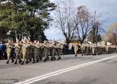 La mulţi ani, România! Paradă militară în Piteşti