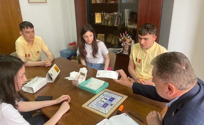 Primarul Gentea, întâlnire cu cinci tineri talentaţi din Piteşti