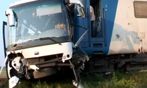 ACUM! O mașină a fost lovită de tren în Argeș!