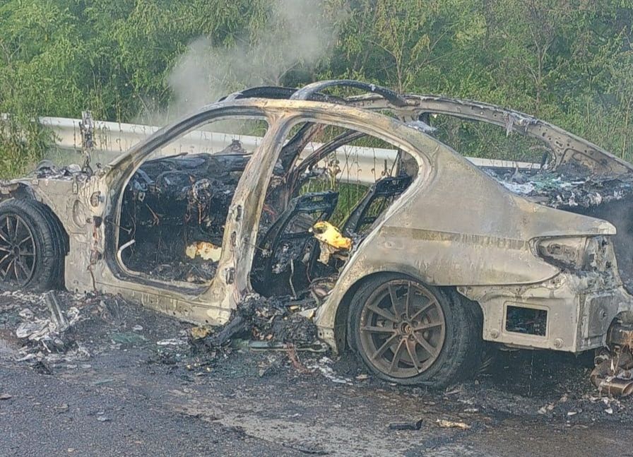 ACUM! O mașină a luat FOC în Argeș!