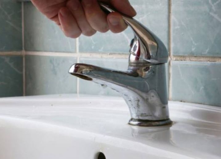 Se oprește furnizarea apei în două comune argeșene