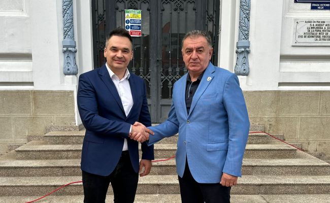PRO România îi susține pe Ion Mînzînă la Consiliul Județean Argeș și pe Cristian Gentea la Primăria Pitești!