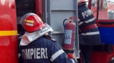 ACUM! INCENDIU într-o gospodărie din Argeș