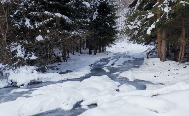 ABAAV ATENȚIONARE: Traversarea cursurilor de apă pe gheață este periculoasă!