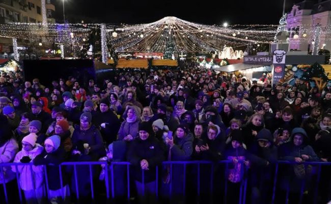 Weekend spectaculos, în Piața Primăriei, la Târgul de Crăciun Pitești!