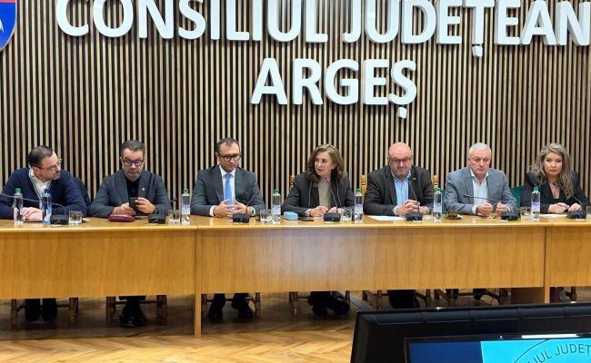 Ministrul Mediului, Natalia Intotero, în Argeș. Discuții cu președintele Ion Mînzână, parlamentarii și primarii argeșeni pentru deblocarea unor investiții majore în județ