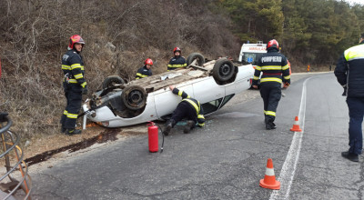 Accident GRAV în Argeș! O mașină s-a RĂSTURNAT
