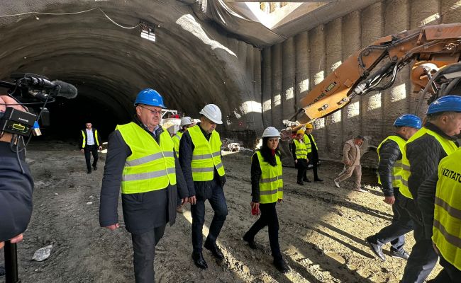 Ciolacu, Grindeanu, Neacșu, alături de Mînzînă, Simona Bucura Oprescu și Gentea, în Argeș la Autostrada Pitești-Sibiu
