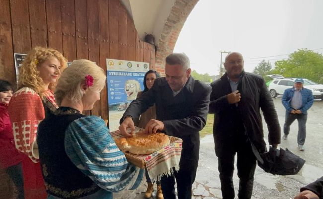 Ministrul Agriculturii, Florin Barbu, la Târgul „ROD CU SPOR” de la Golești, Argeș!