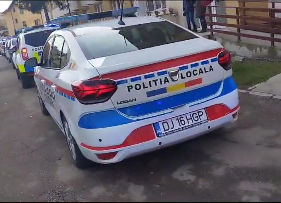 VIDEO! Imagini impresionante la înmormântarea poliţistului local din Piteşti