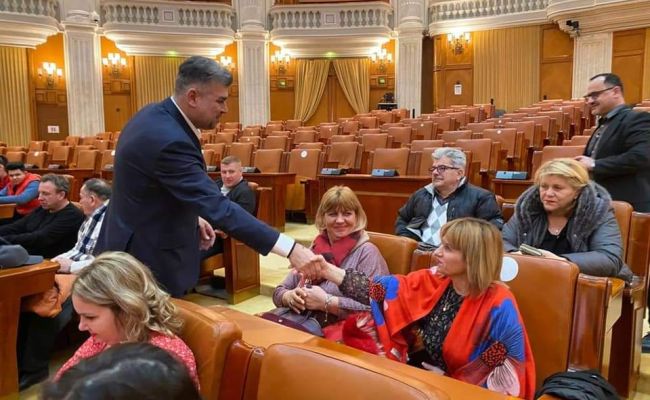 Simona Bucura Oprescu împreună cu Marcel Ciolacu, alături de câmpulungeni, în Parlament