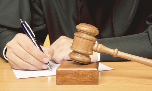 O fostă educatoare de la centru de tip familial din Găvana, sub CONTROL JUDICIAR