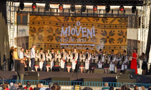 S-a tras cortina peste o nouă ediție a Festivalului de Folclor de la Mioveni