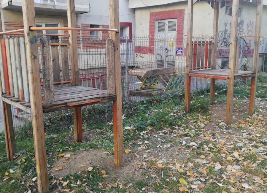 Încă un loc de joacă din Piteşti va fi modernizat