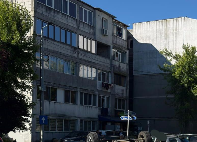 Accident în Pitești! S-a RĂSTURNAT cu mașina!