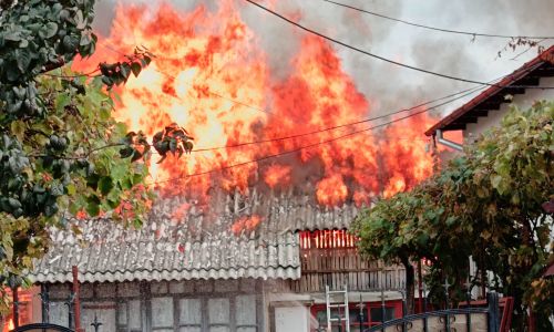 ACUM! Incendiu URIAȘ în Argeș!
