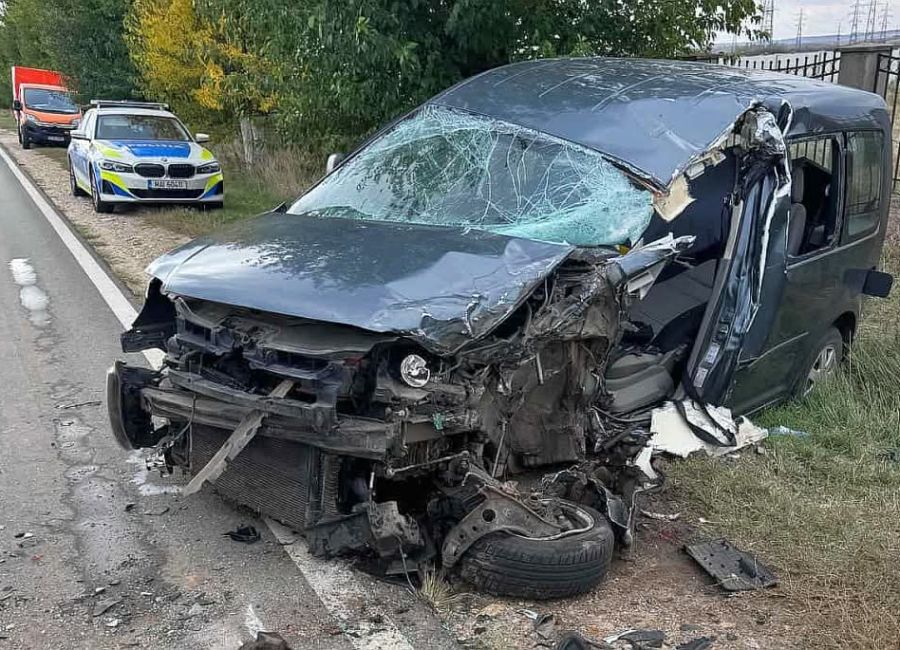 ACUM! Accident cu DOUĂ MAȘINI în Argeș!