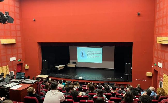 Elevii din Mioveni au marcat împlinirea a 173 de ani de la nașterea lui Ioan Luca Caragiale