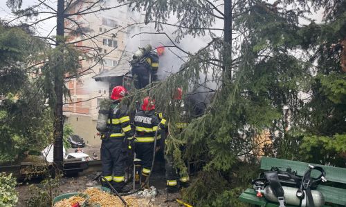 Incendiu puternic lângă biserica Mavrodolu!