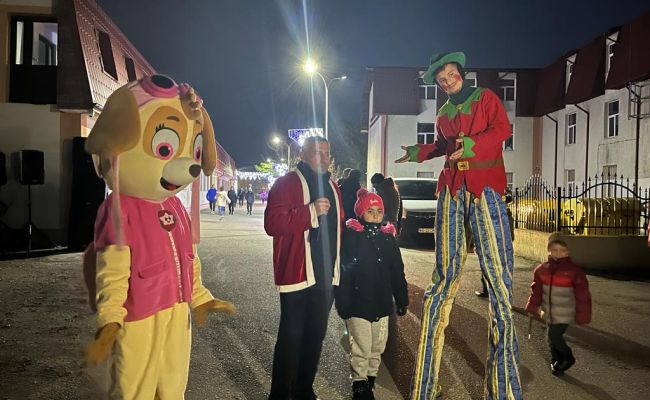 În comuna Bradu a fost aprins iluminatul festiv