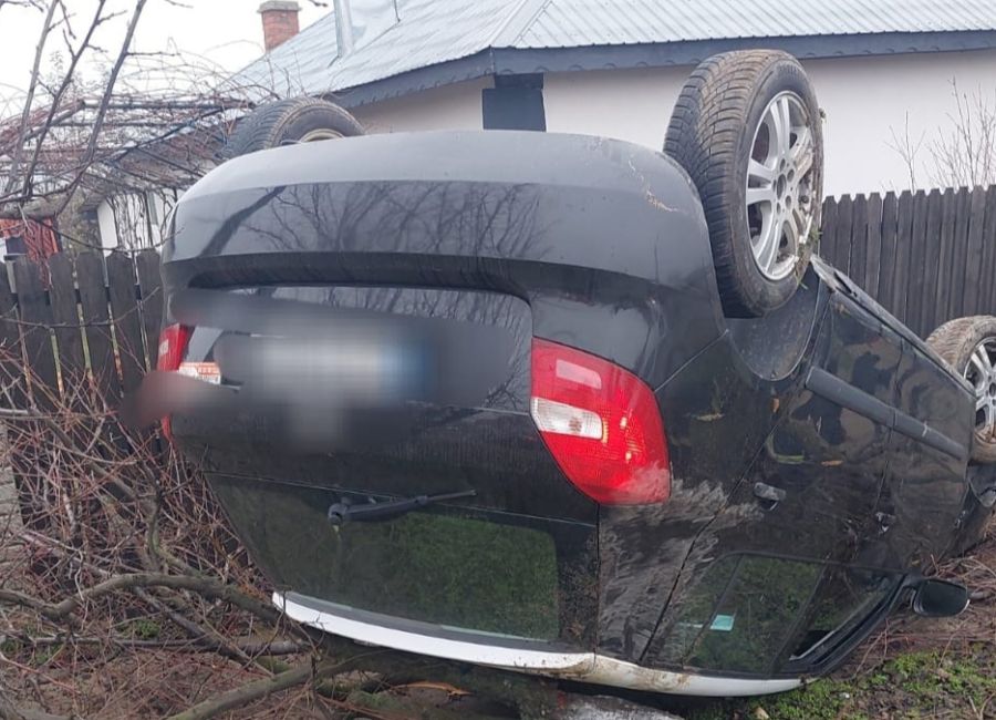 ACUM! Accident în Argeș! S-a RĂSTURNAT cu mașina!