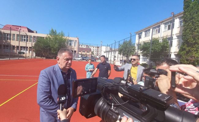 Primarul Gentea, o nouă promisiune îndeplinită! Teren modern de sport în Piteşti