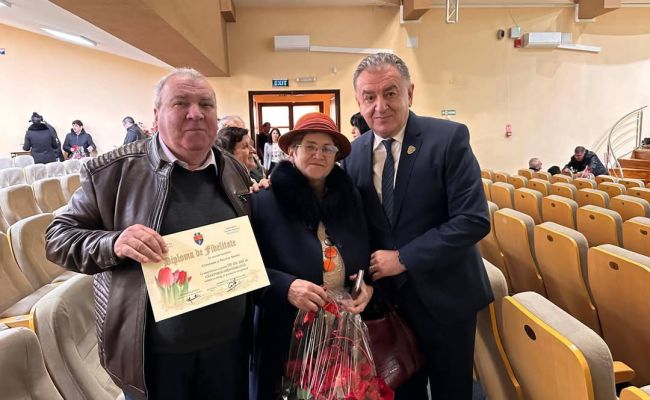 Mai multe cupluri din Pitești au fost premiate de primarul Cristian Gentea