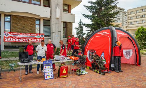 Expoziție cu tehnică de salvare organizată de Ziua Națională a Salvamontului