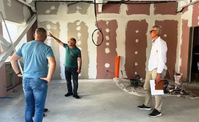 Vicepreşedintele Marius Nicolaescu a verificat stadiul lucrărilor la Spitalul Judeţean şi Spitalul de Pediatrie