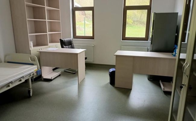 Președintele Ion Mînzînă, la inaugurarea centrului medical de permanență de la Budeasa