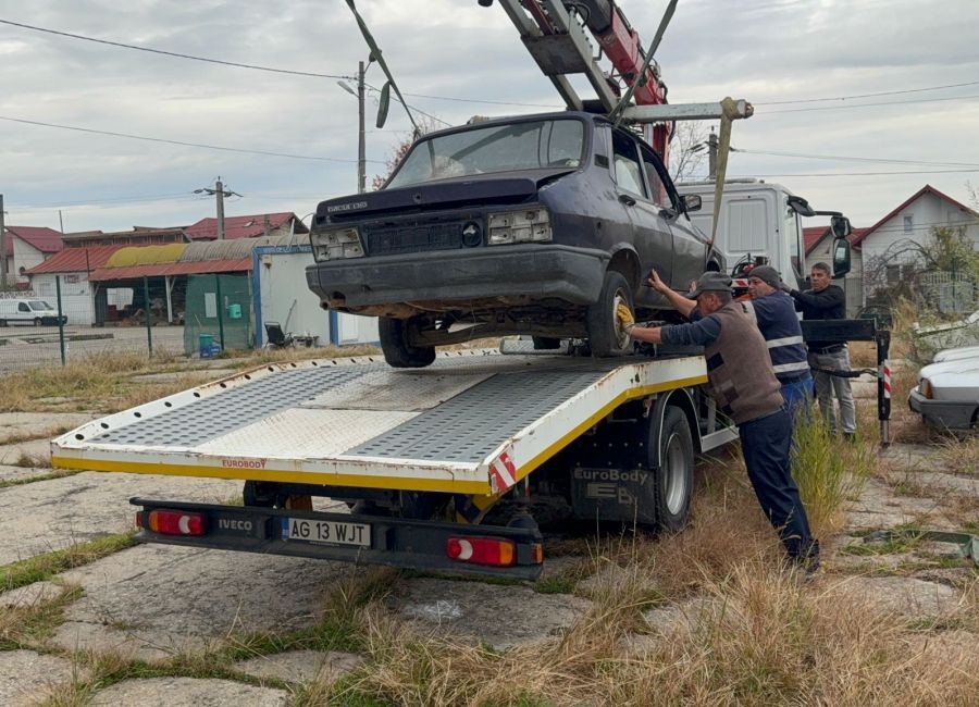 Continuă ridicarea mașinilor abandonate de pe domeniul public al Piteștiului!