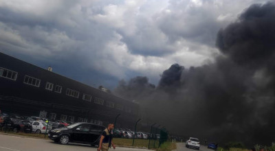 ACUM! INCENDIU la o FABRICĂ din Argeş
