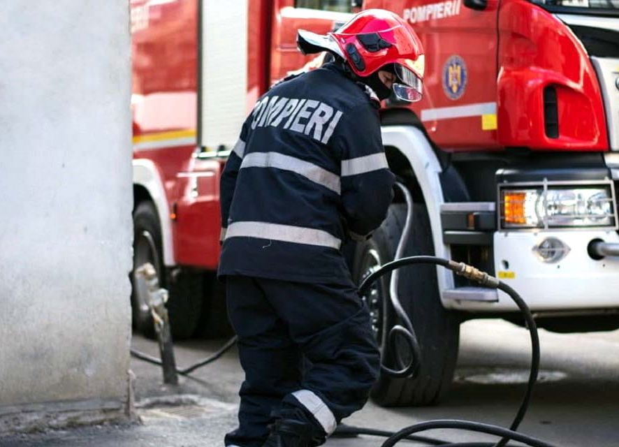 INCENDIU la o FABRICĂ din Argeş