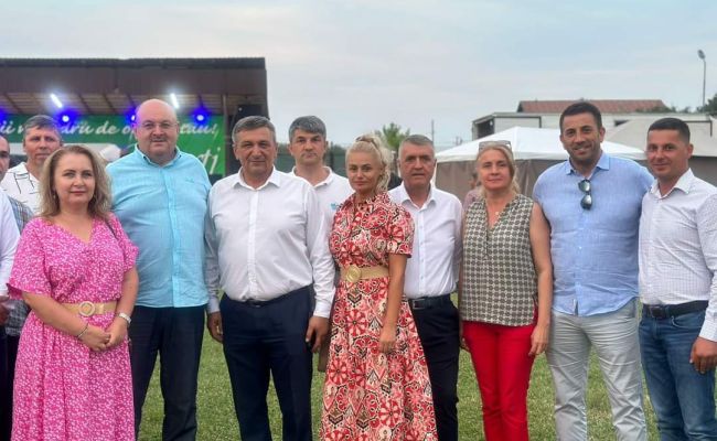 Ion Mînzînă, la Costești: “Să fim mai buni, mai  solidari, mai uniți, pentru că numai așa putem avea un viitor!”