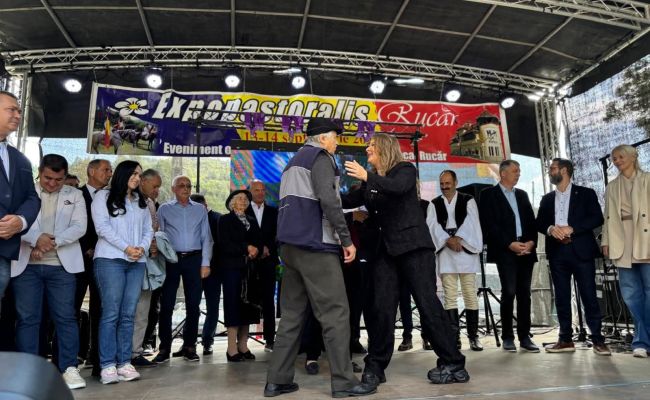 Sărbătoare la Rucăr! Echipa PSD, în mijlocul gospodarilor musceleni