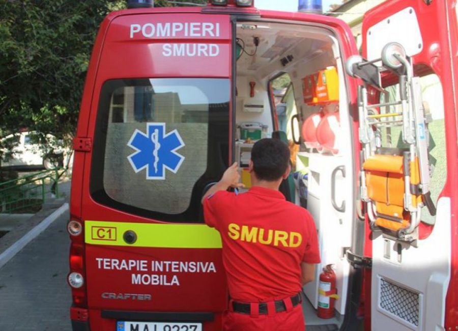 Gest ŞOCANT! Şi-a tăiat gâtul în faţa fostei soţii