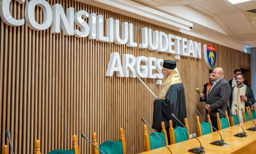 Înalt Prea Sfințitul Calinic a sfințit paraclisul de la Consiliul Județean Argeș